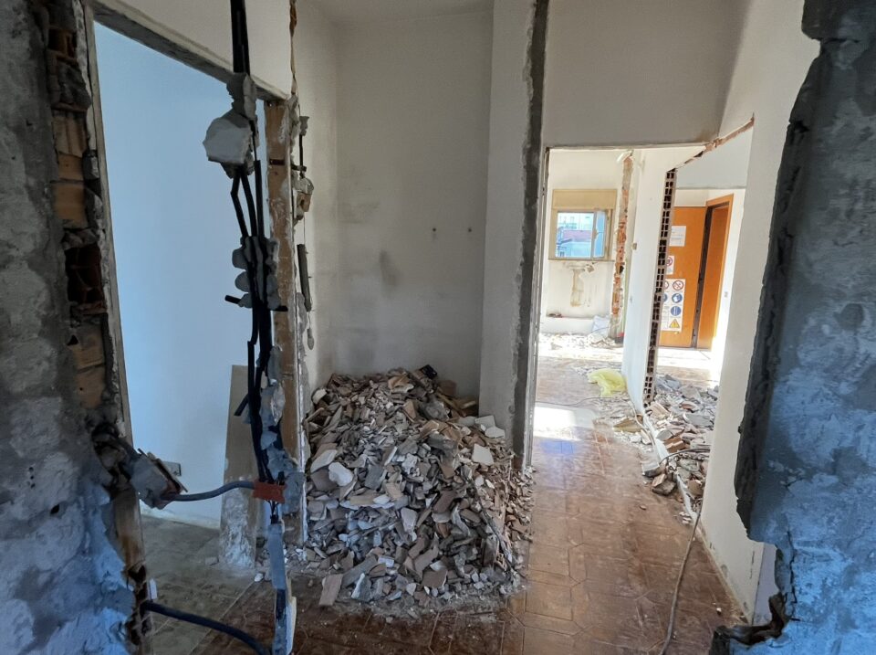 Demolizione sgabuzzino corridoio